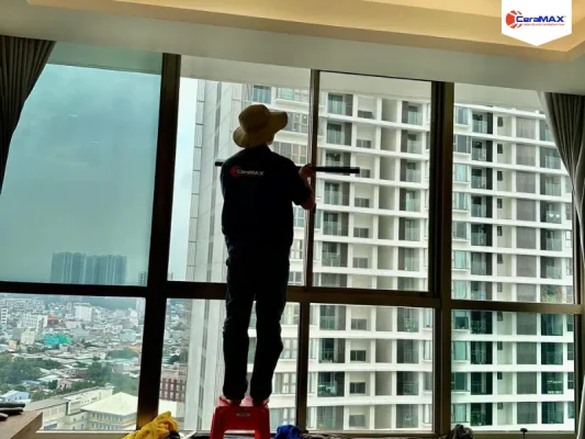 Thi công dán phim cách nhiệt cho căn chưng cư Midtown Phú Mỹ Hưng