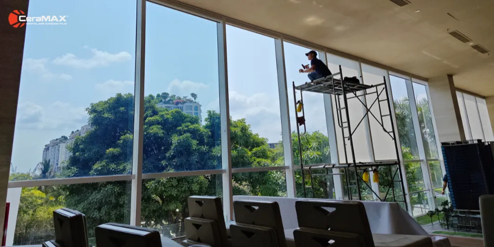 CeraMAX dán phim cách nhiệt cho Showroom BMW